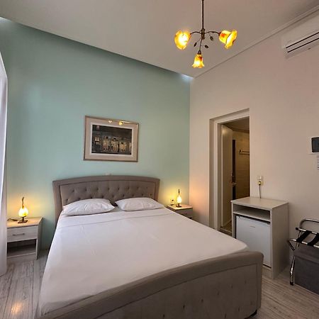 Theasis Athens Bed & Breakfast Bagian luar foto