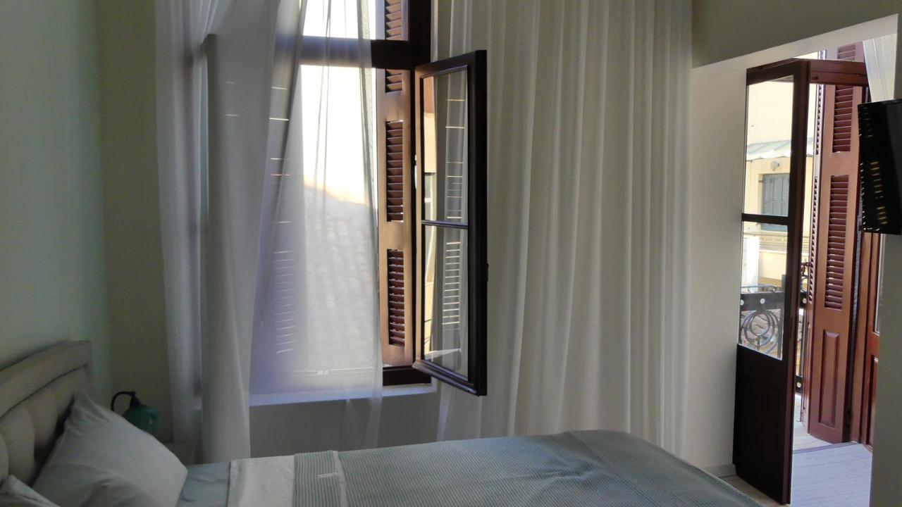 Theasis Athens Bed & Breakfast Bagian luar foto