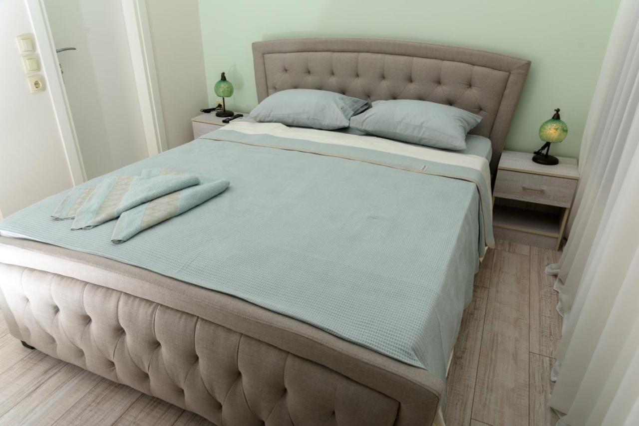 Theasis Athens Bed & Breakfast Bagian luar foto