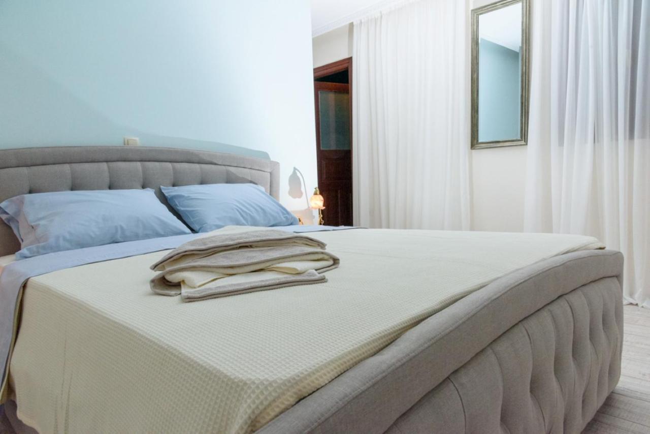 Theasis Athens Bed & Breakfast Bagian luar foto