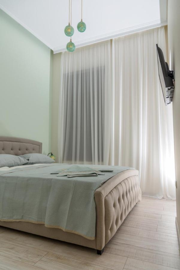 Theasis Athens Bed & Breakfast Bagian luar foto