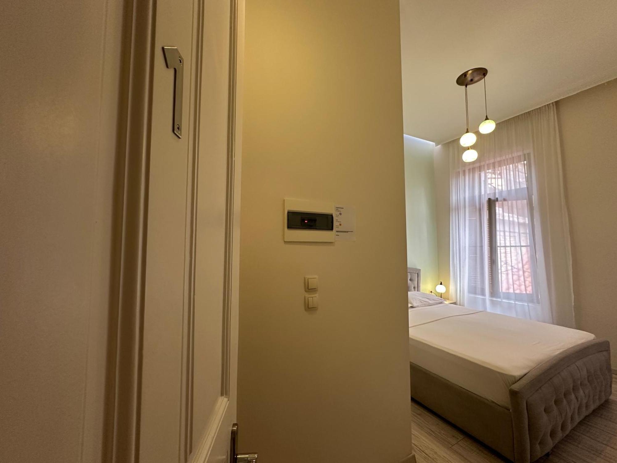 Theasis Athens Bed & Breakfast Bagian luar foto