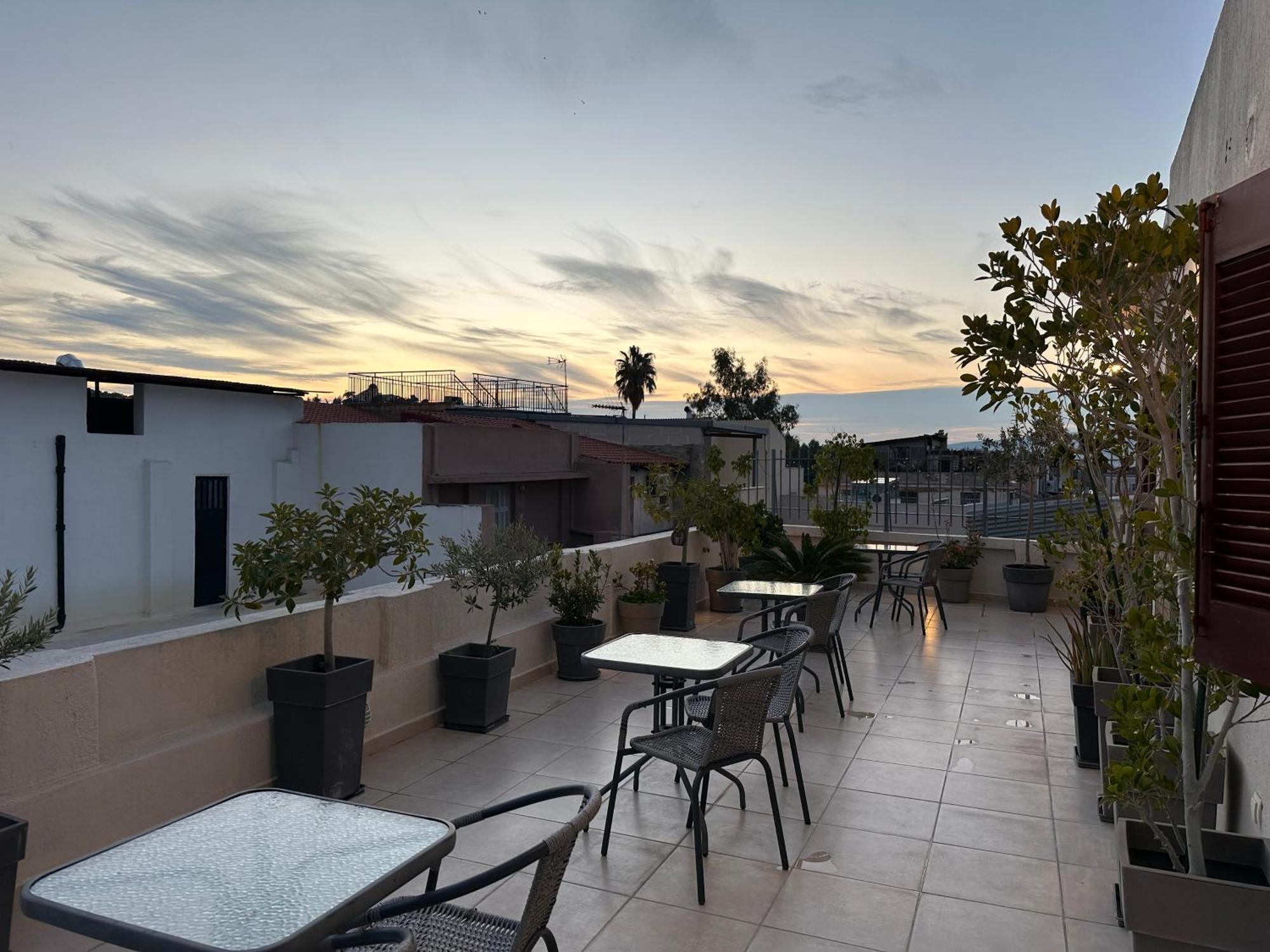 Theasis Athens Bed & Breakfast Bagian luar foto